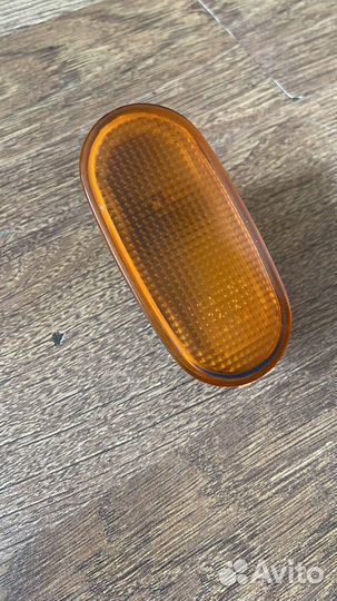 Повторитель поворота в крыло Mitsubishi Galant 8