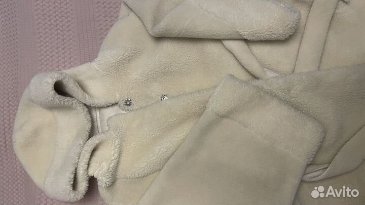 Шуба из овечьей шерсти с капюшоном