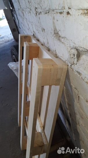 Новые деревянные поддоны