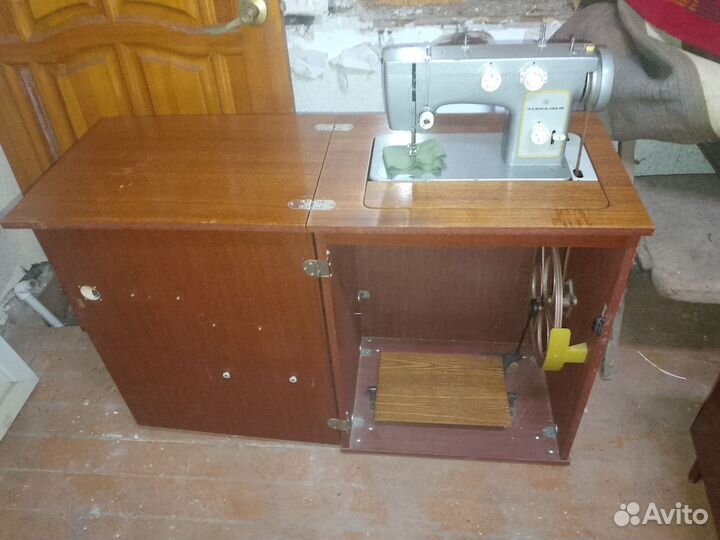 Швейная машина Подольская 142 М