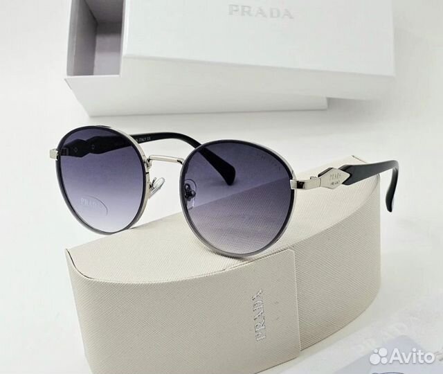 Солнцезащитные очки Prada