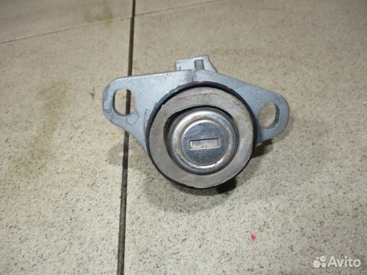 Вставка замка багажника VW Polo Sedan