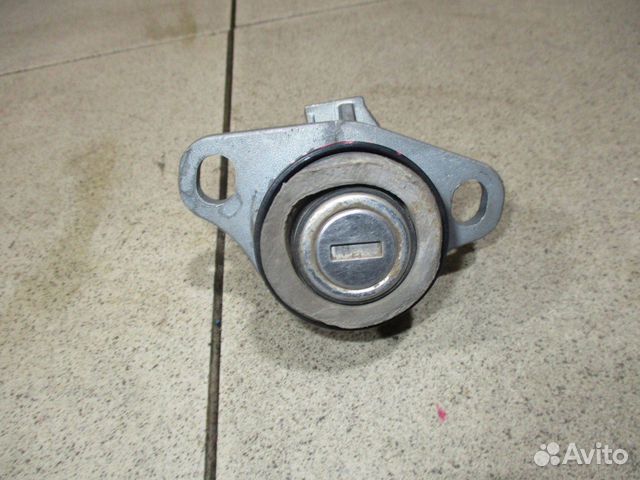 Вставка замка багажника VW Polo Sedan