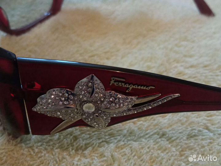 Солнцезащитные очки женские брендовые