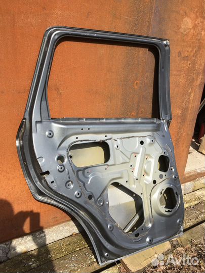Дверь левая задняя Outlander