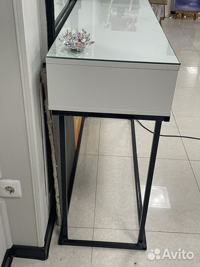 Стол для визажиста