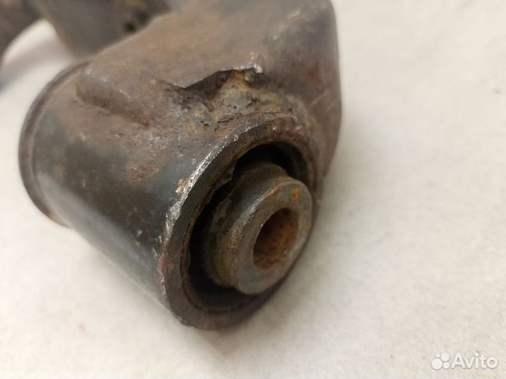 Рычаг задний верхний правый 555011LA0B