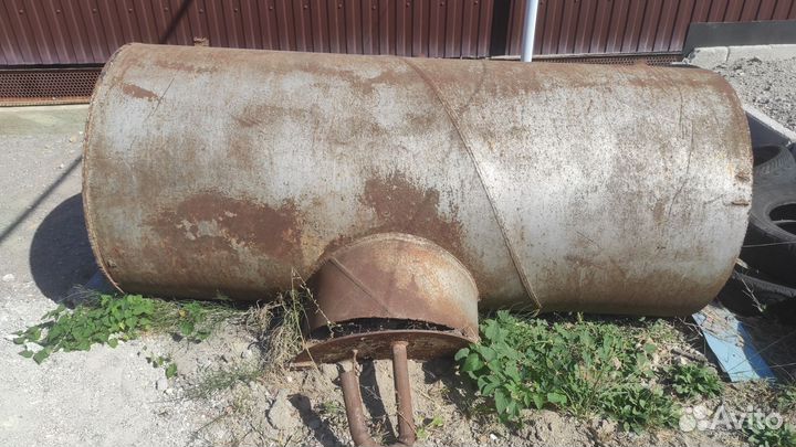 Железная ёмкость, бак