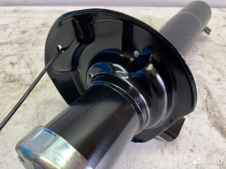 Амортизатор передний Volkswagen Golf V 2003-2009