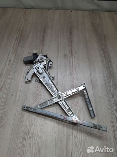 Стеклоподъемник задний Nissan X-trail T32 Прав