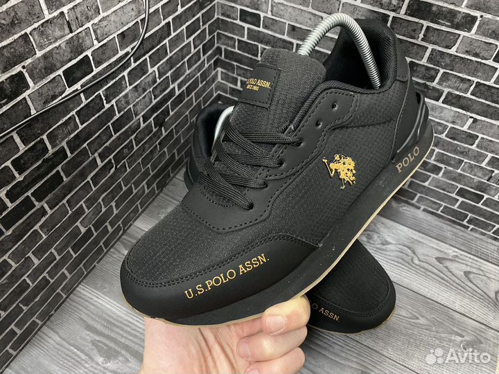 Кроссовки весенние черные