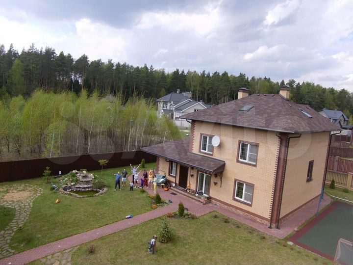 Коттедж 300 м² на участке 14 сот.