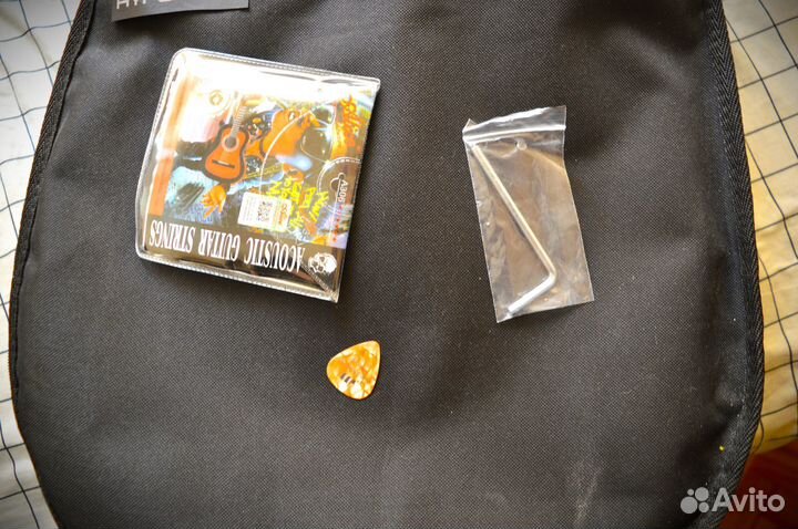 Продам гитару Homage LF-3910 (С чехлом)