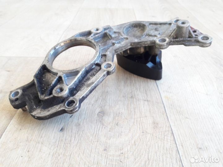 Крышка головки блока передняя Mercedes W211