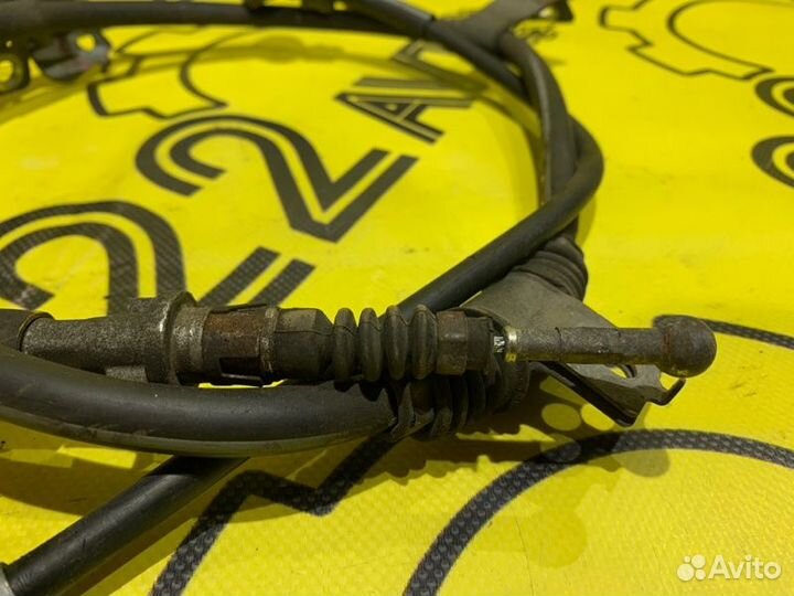 Трос стояночного тормоза задний правый Mitsubishi