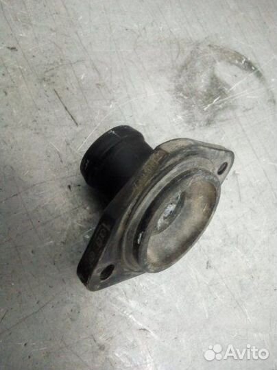 Фланец двигателя системы охлаждения Skoda Octavia