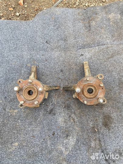 Передние поворотные кулаки Hyundai Santa Fe 1