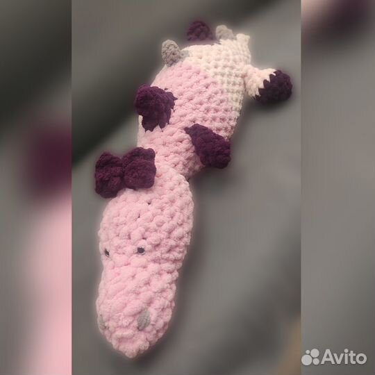 Вязаная игрушка ручной работы динозаврик