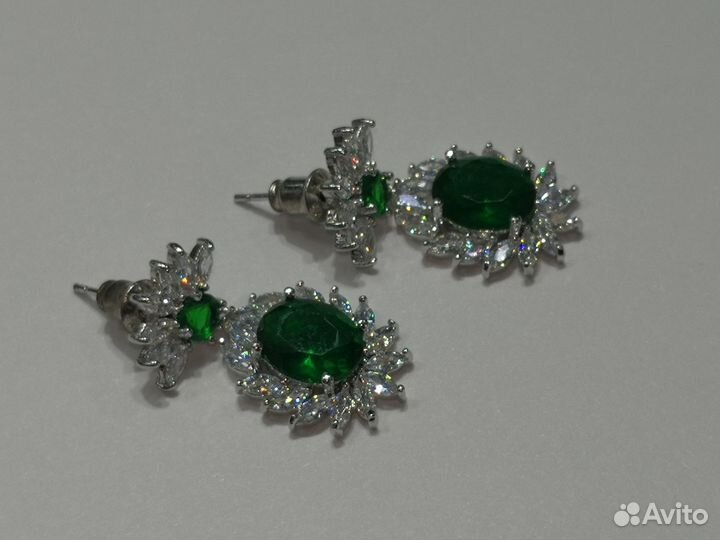 Набор бижутерии колье и серьги