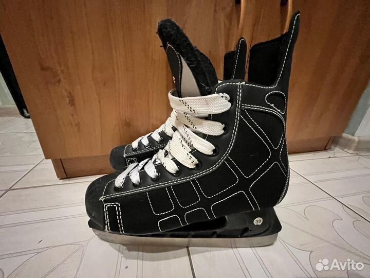 Коньки хоккейные