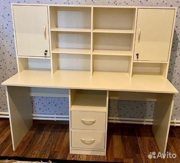Письменный стол