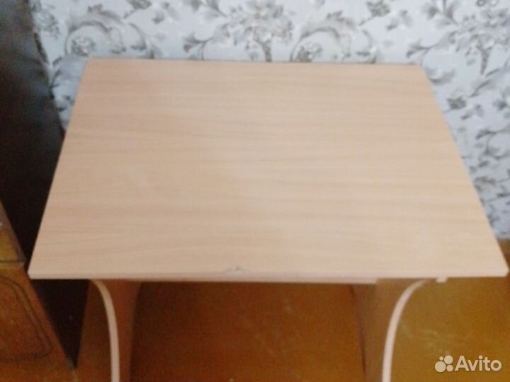 Стол кухонный