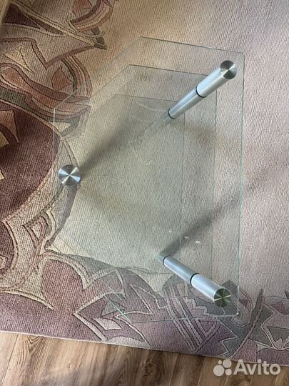 Стеклянная тумба под телевизор