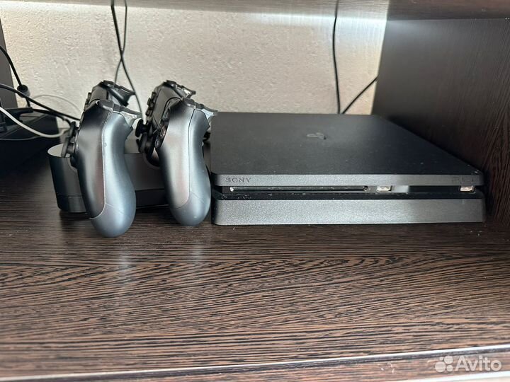 Игровая приставка ps4