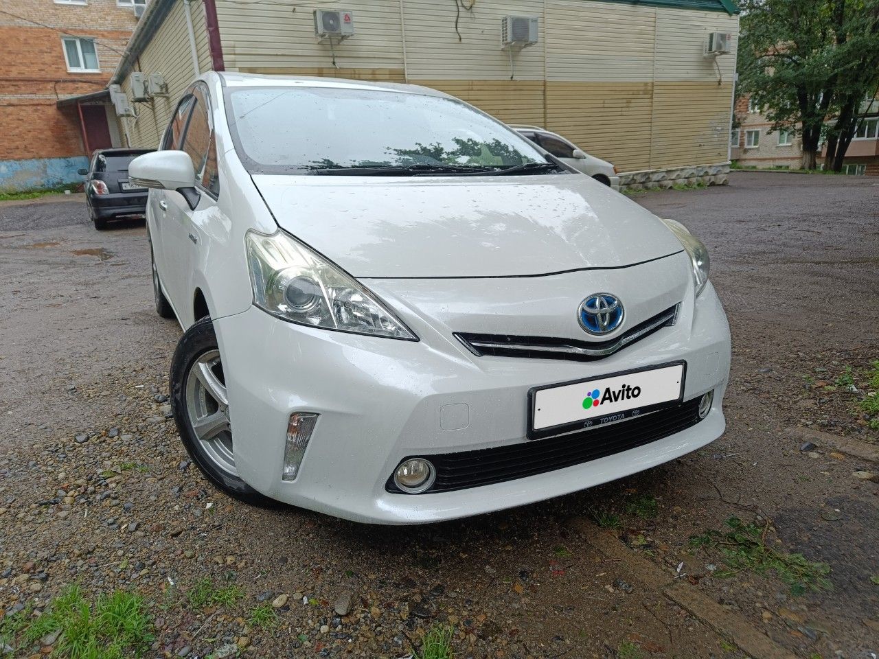 Toyota Prius Alpha: фото владельца