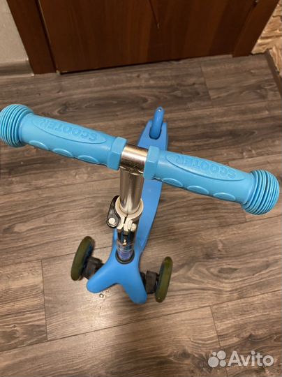 Самокат трехколесный