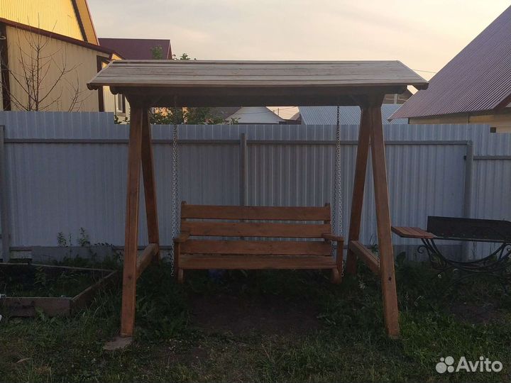 Садовые качели из дерева