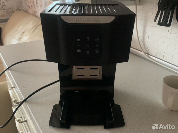Кофеварка Redmond RCM-1511 с капучинатором
