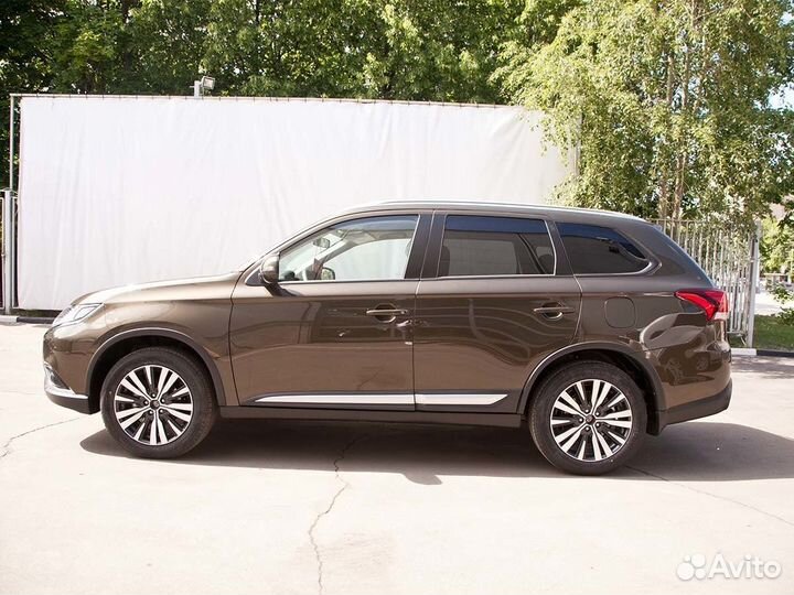 Mitsubishi Outlander, 2022