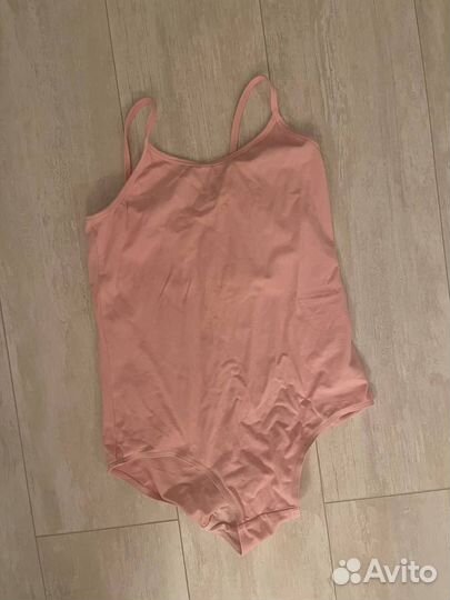 Боди на тонких бретелях розовое