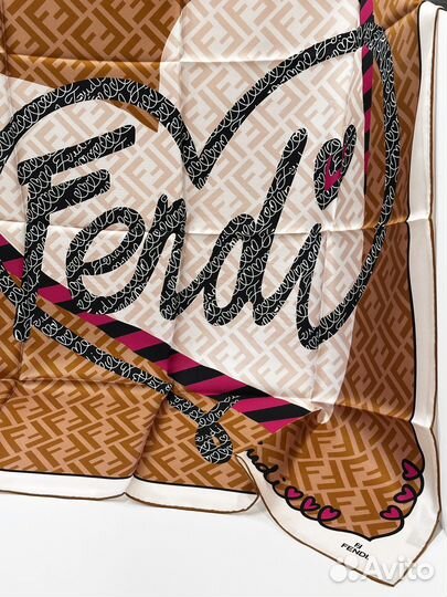 Платок Fendi в брендовой упаковке