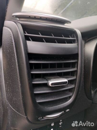 Дефлектор воздушный передний левый Kia Soul