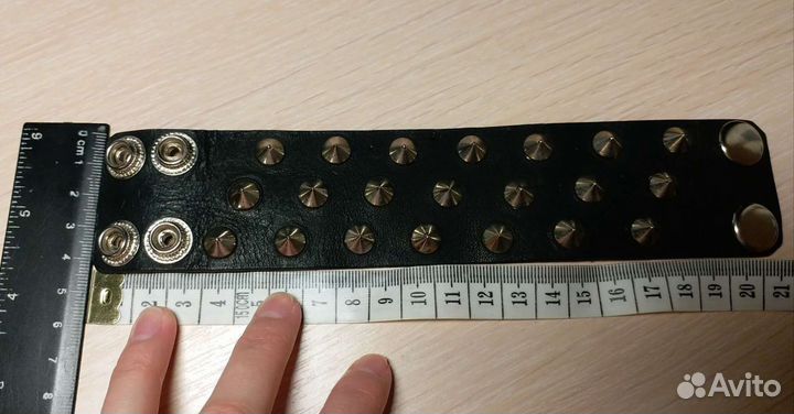 Кожанный браслет / шипованный напульстник