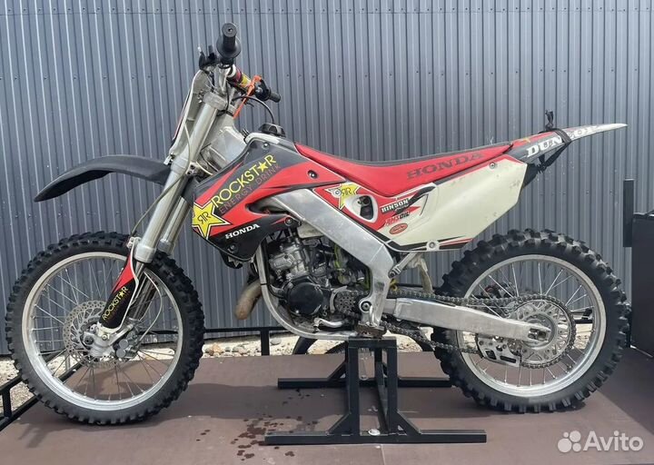 Обслуженная Honda CR 125R 2000, кроссовый мотоцикл