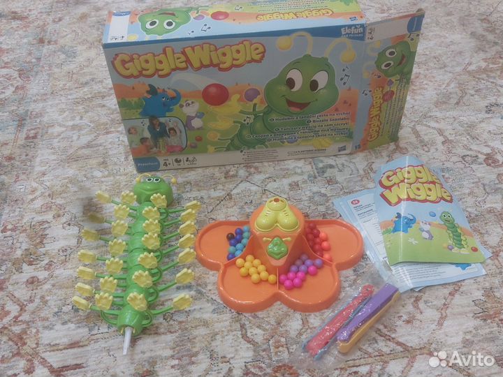 Giggle wiggle веселая гусеница hasbro