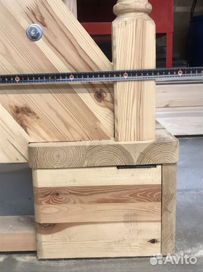 Лестница деревянная поворотная