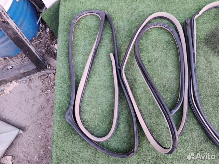 Уплотнительная резинка боковой двери Toyota Land