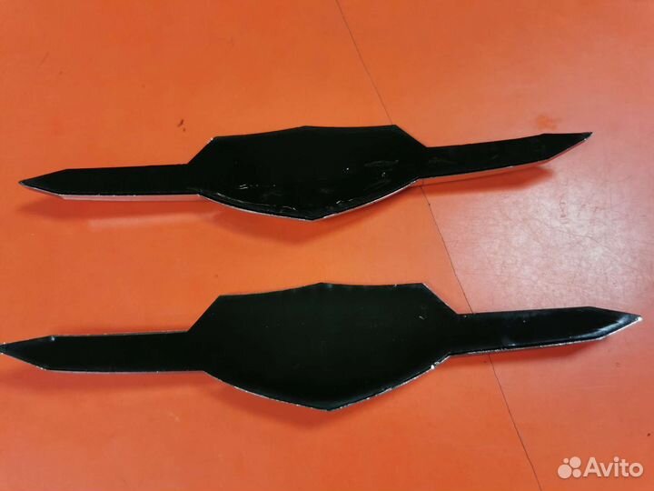 Наклейка на бак Suzuki Intruder