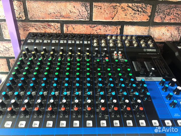 Микшерный пульт Yamaha MG16XU