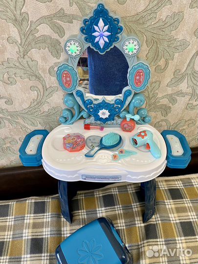 Косметический стол