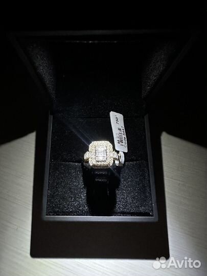 Золотое кольцо с бриллиантами багет