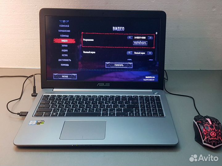 Стильный ноутбук Asus c Core i7 и GeForce GTX950