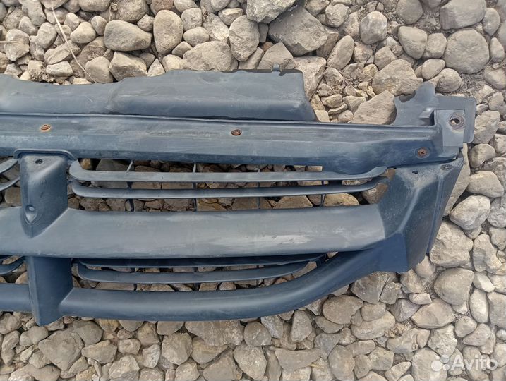 Решетка радиатора Dodge Caravan 3
