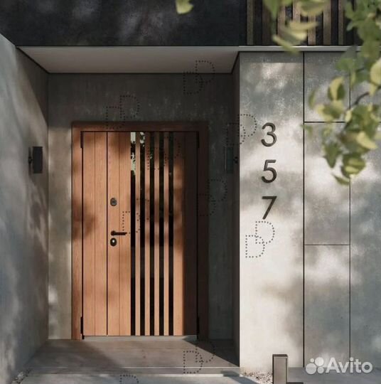 Уличная металлическая входная дверь в дом