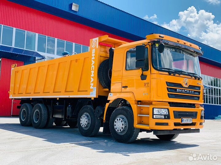 Водитель самосвала