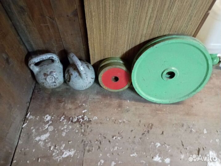 Грифы, гантели, блины, скамейки